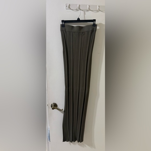 GUESS Olive Ribbed Tank Top - Picture 4 of 6